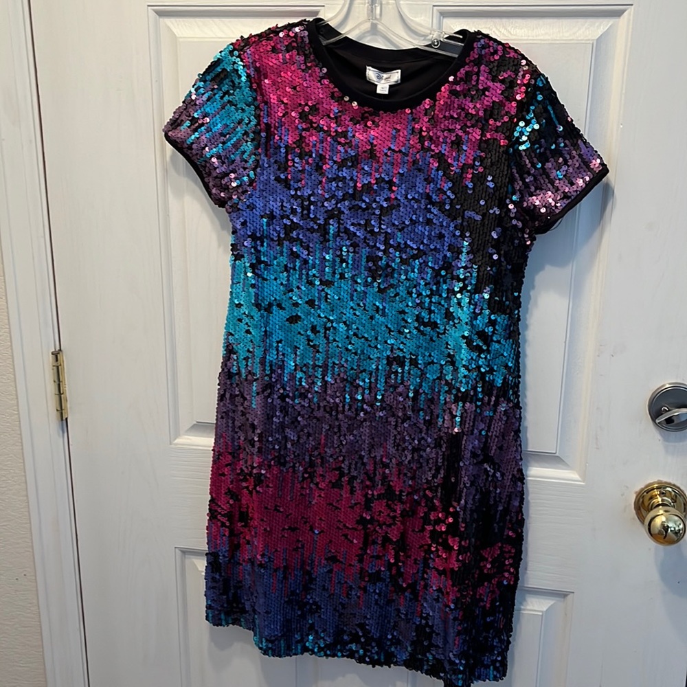 D-Signed sequined dress size XL kids